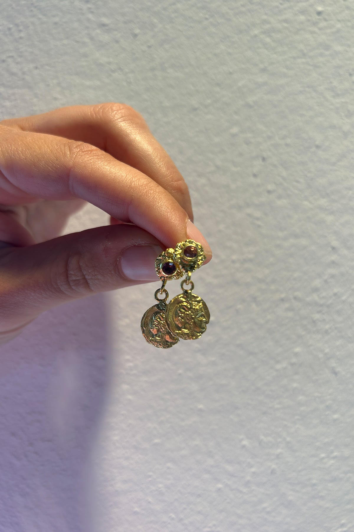 Coin Earring - Nafsu I Gold w/ Purple Stone