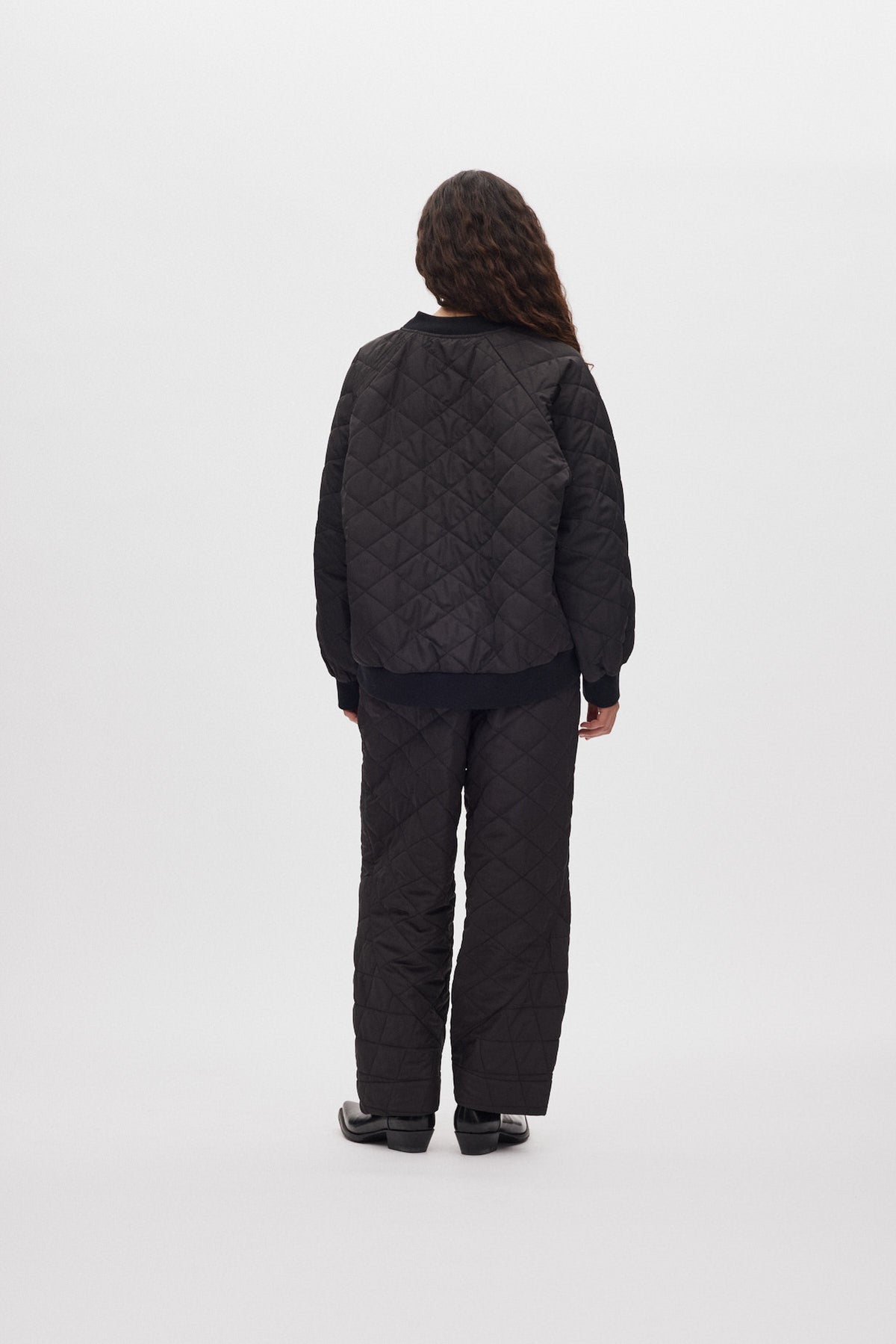 October - Tech quilt shaped pants I Black