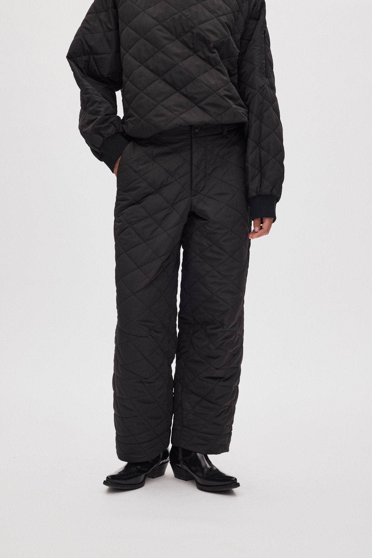 October - Tech quilt shaped pants I Black