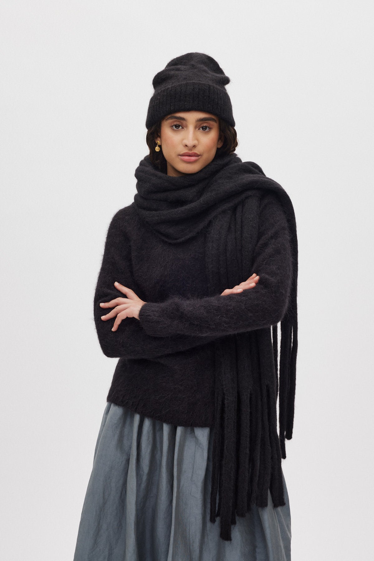 Emillia - Fluffy knit scarf I Black
