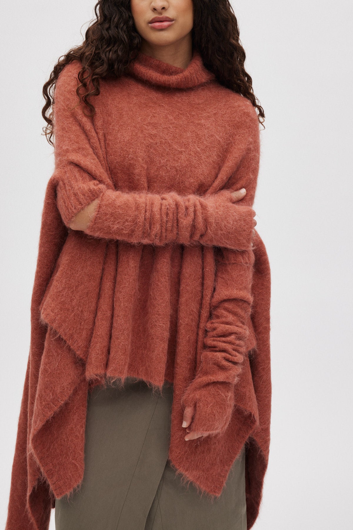Lorisa - Fluffy knit sleeves I Redwood