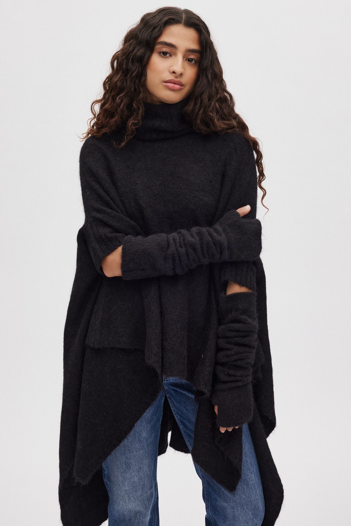 Lorisa - Fluffy knit sleeves I Black