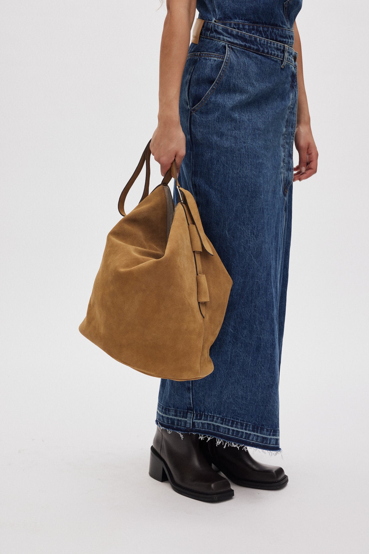 Shamika - Heavy suede shoulder bag I Whiskey