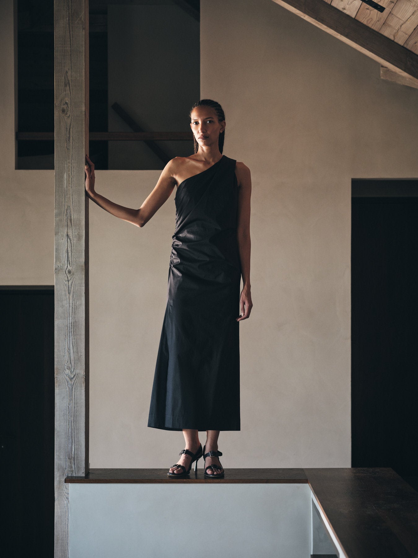 Aryana - Papery one shoulder long dress I Black
