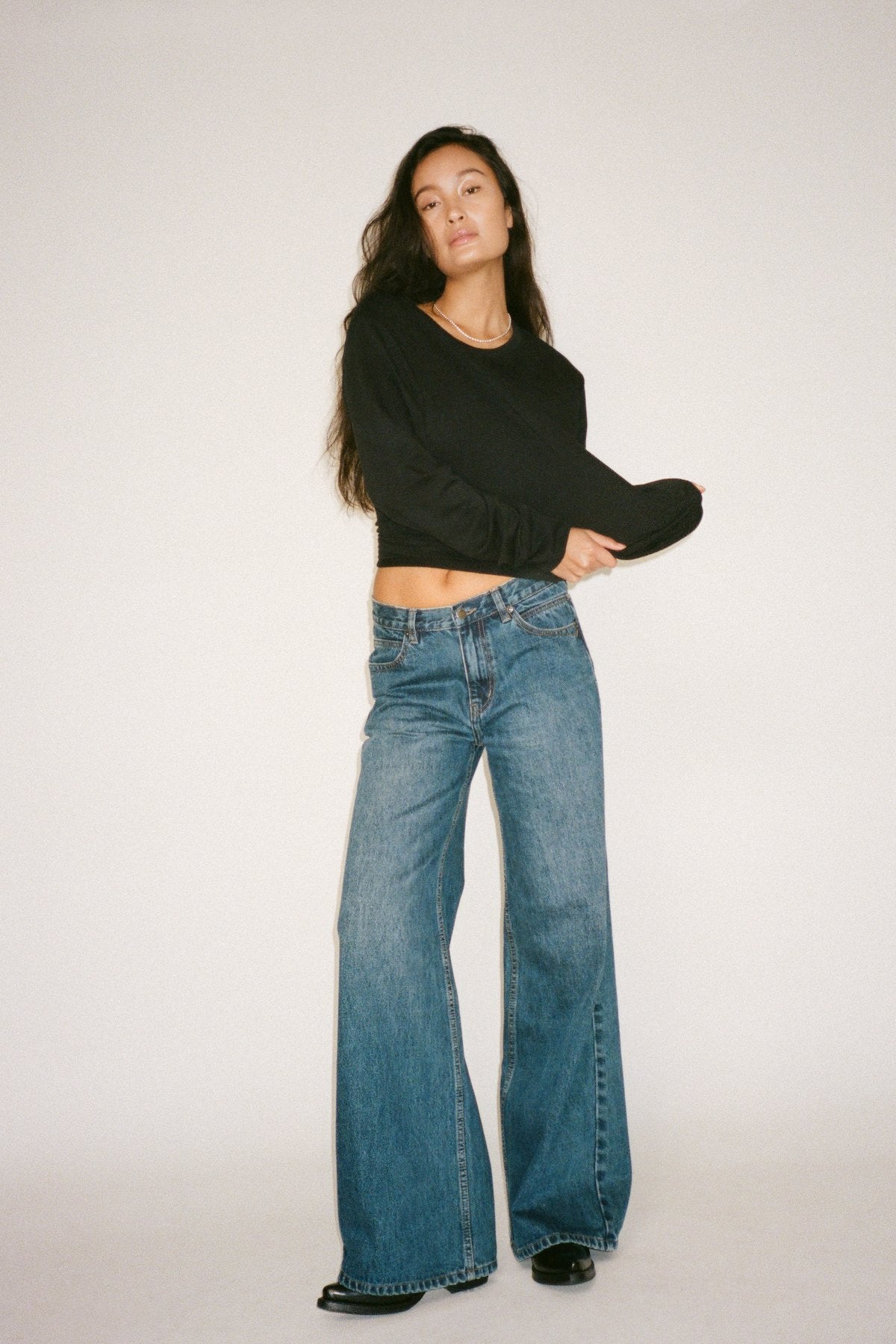 Hila - Light stretch crew neck top I Navy