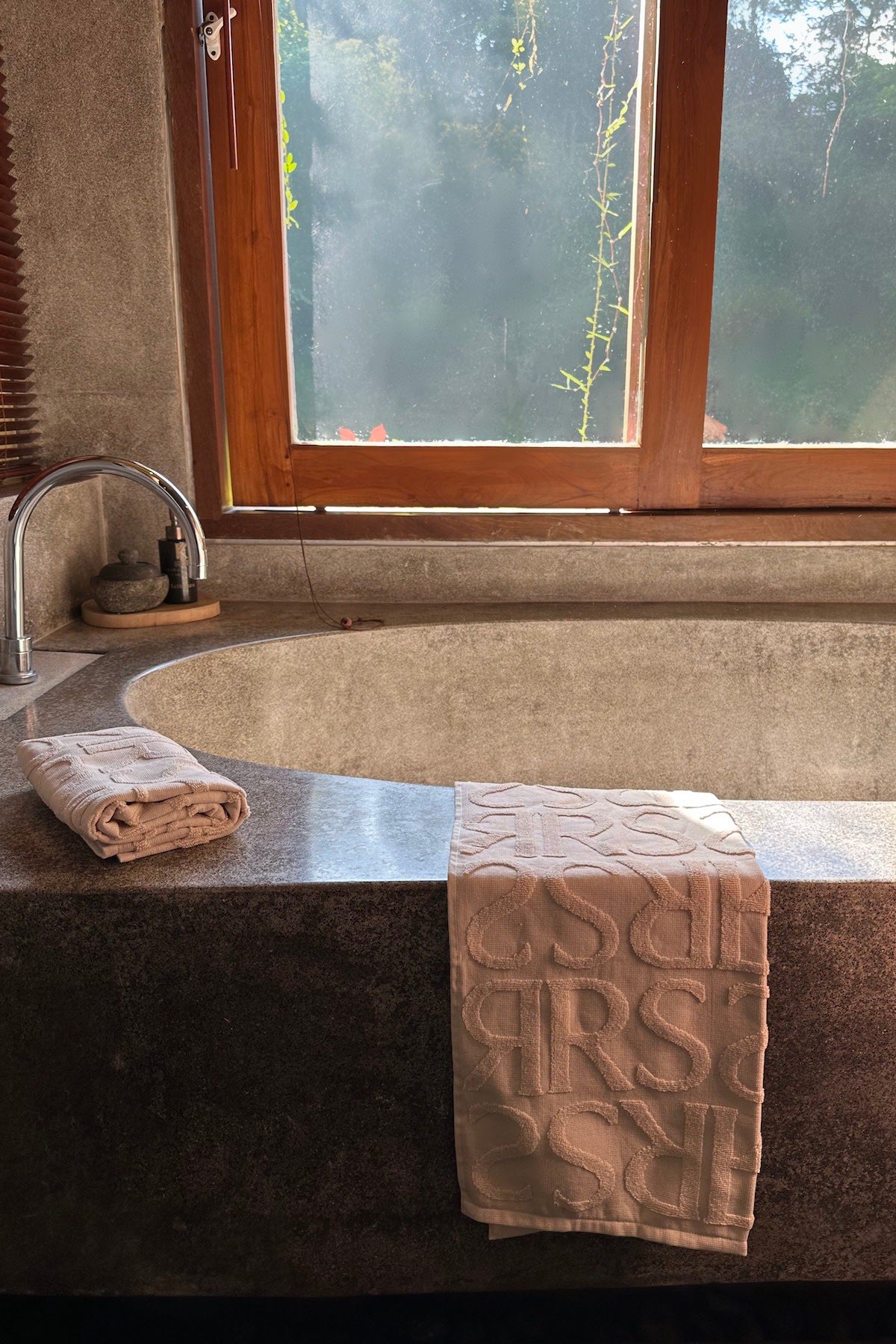 Monogram hand towel - Hand towel 50x80 cm I Rose