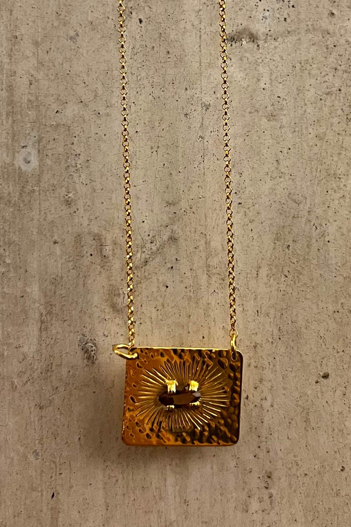 Nafsu - Escapulario necklace I Purple stone