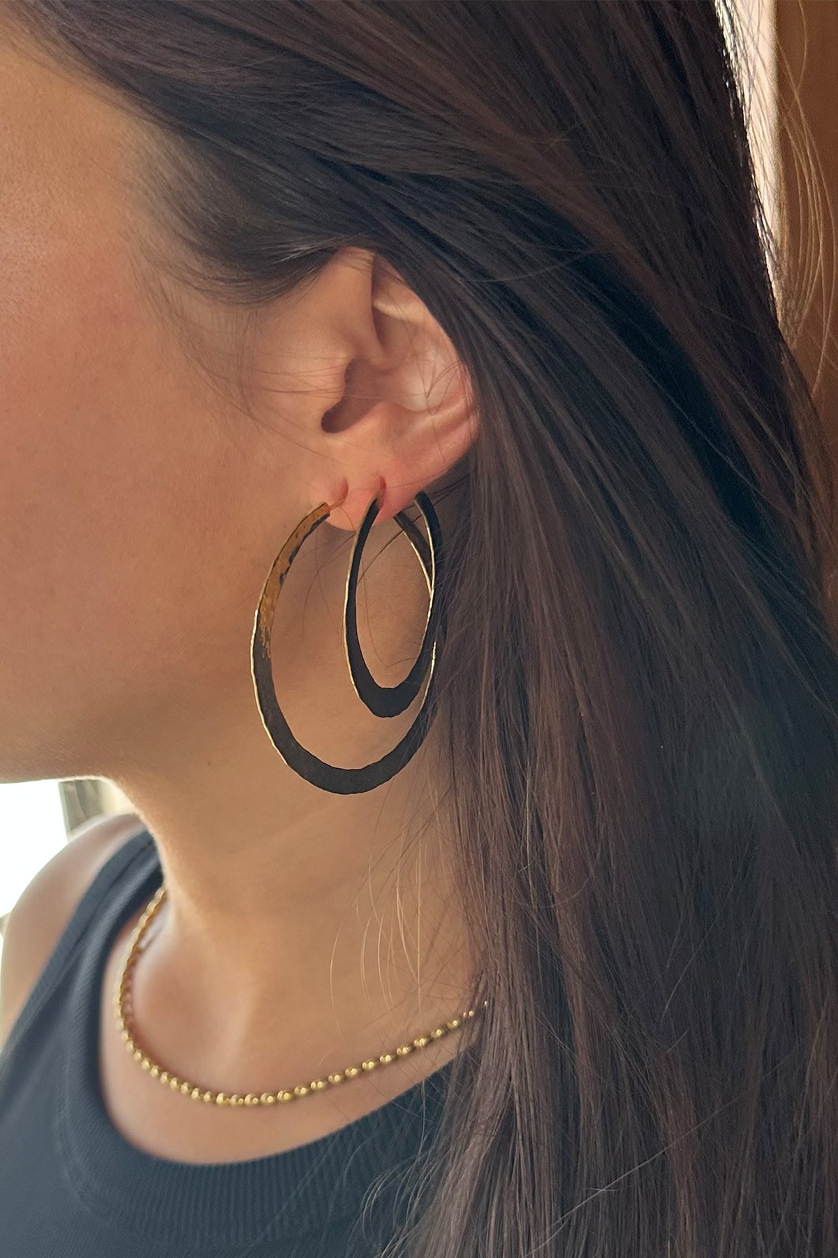 Nafsu - Hammered hoop L I Gold plated