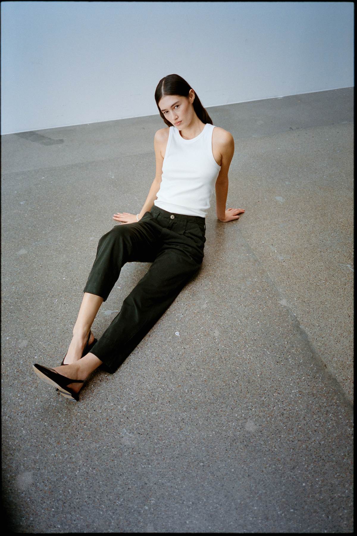 Raina - Canvas light pleat pant I Faded black