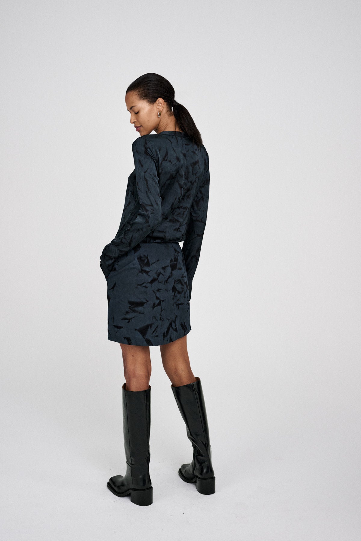 Benedichte - Crystal short canvas skirt I Midnight black combo