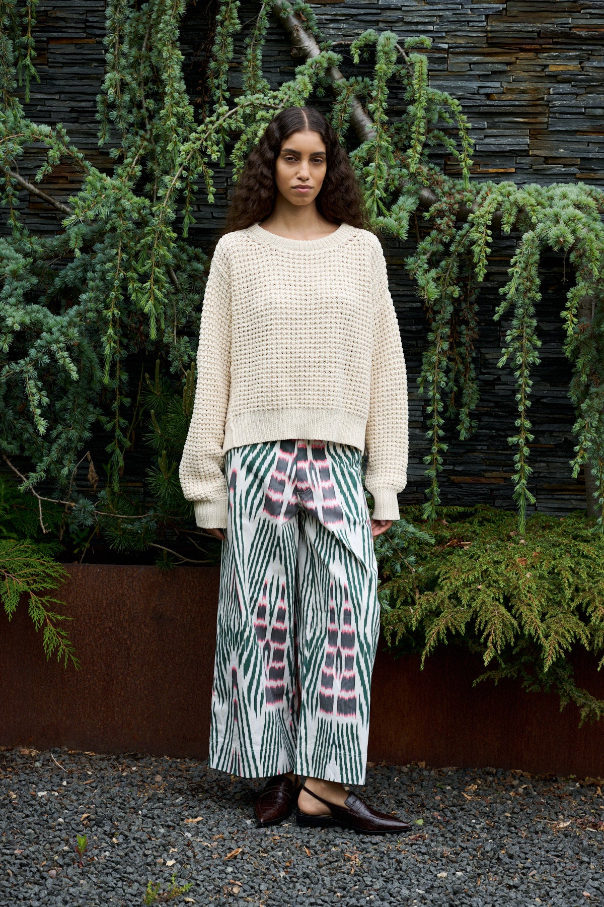 Amari - Ikat combat crop pants I Forest pink sand