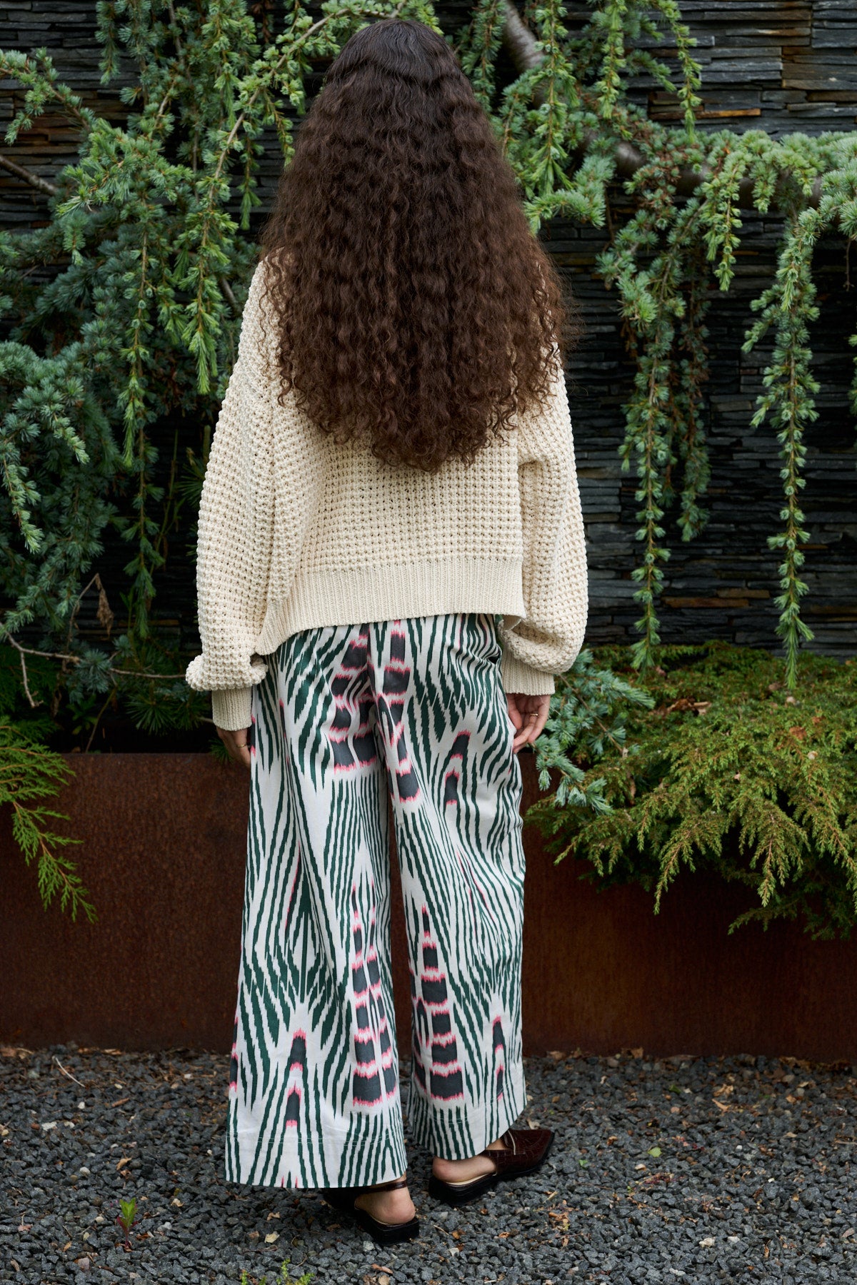 Amari - Ikat combat crop pants I Forest pink sand