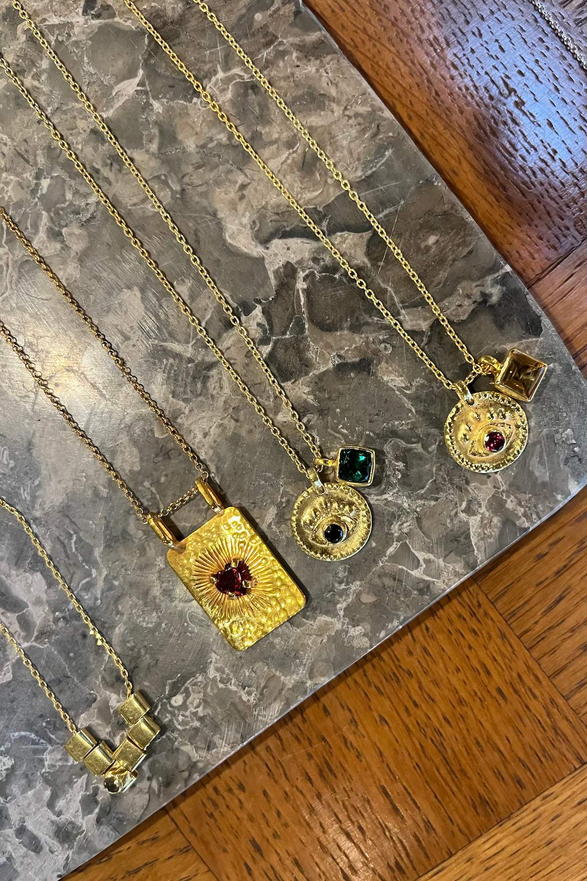 Nafsu - Necklace w/eye and square pendant I Green combo