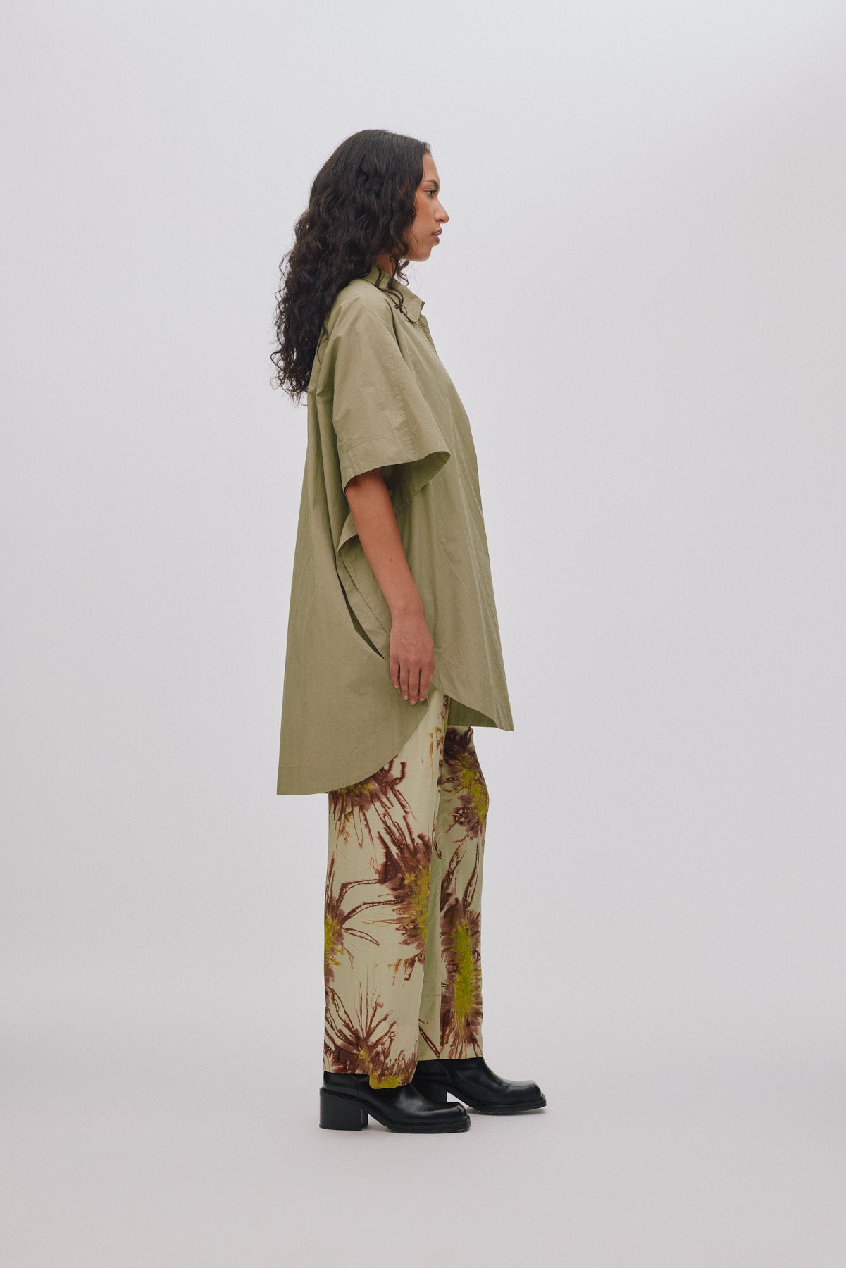 Berta - Poplin curved hem shirt dress I Faded black