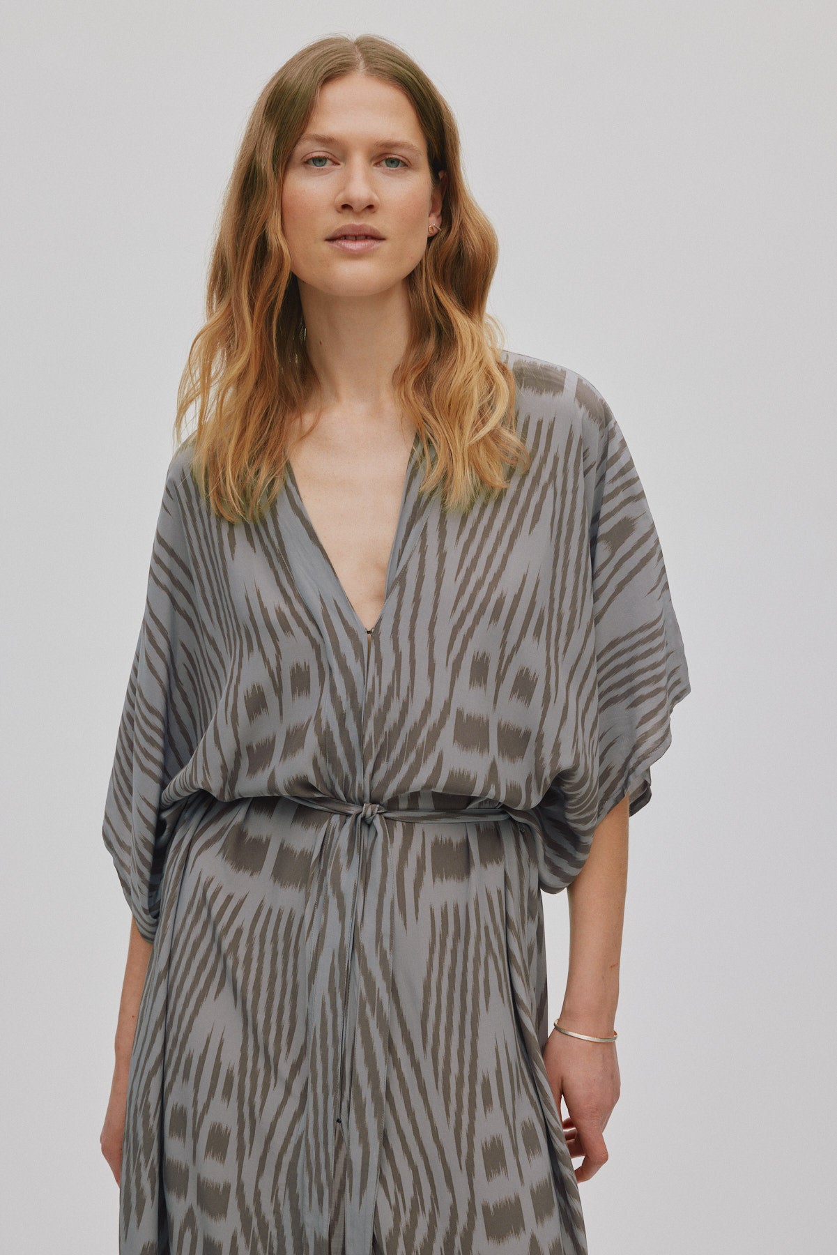 Alesandra - Ombre ikat kimono dress I Asphalt combo