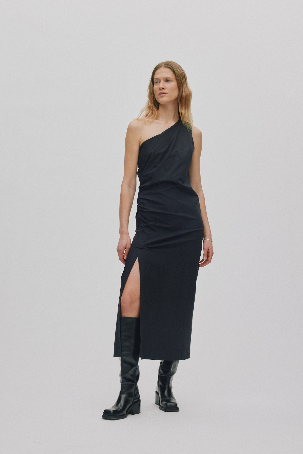 Aryana - Papery one shoulder long dress I Black