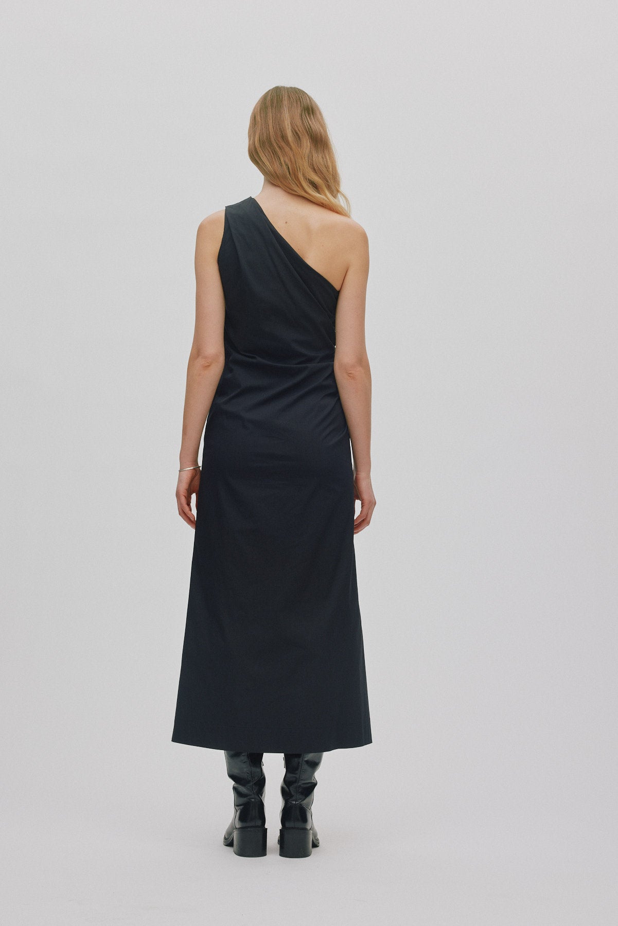 Aryana - Papery one shoulder long dress I Black