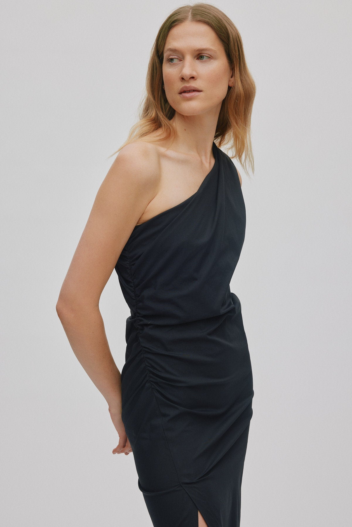 Aryana - Papery one shoulder long dress I Black