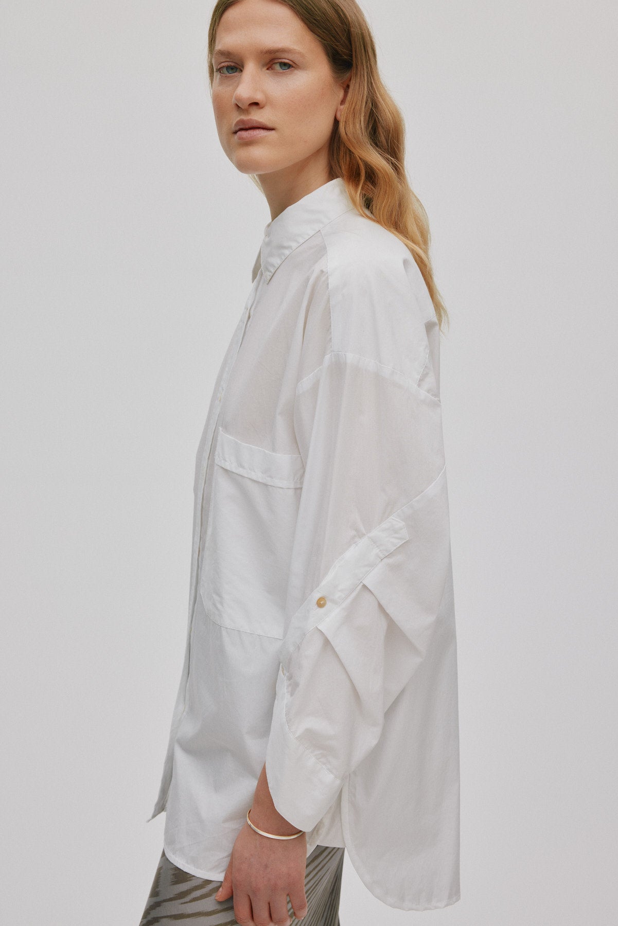 Susan - Poplin twist cuff OS shirt I White