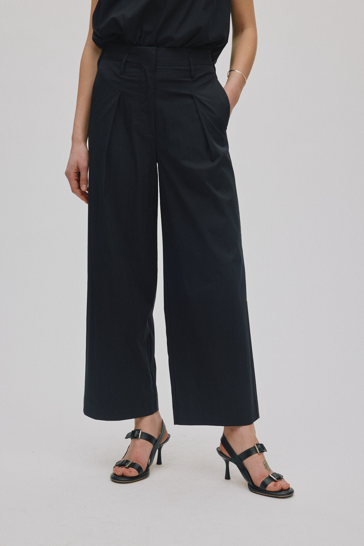 Enel - Papery parallel pants I Black