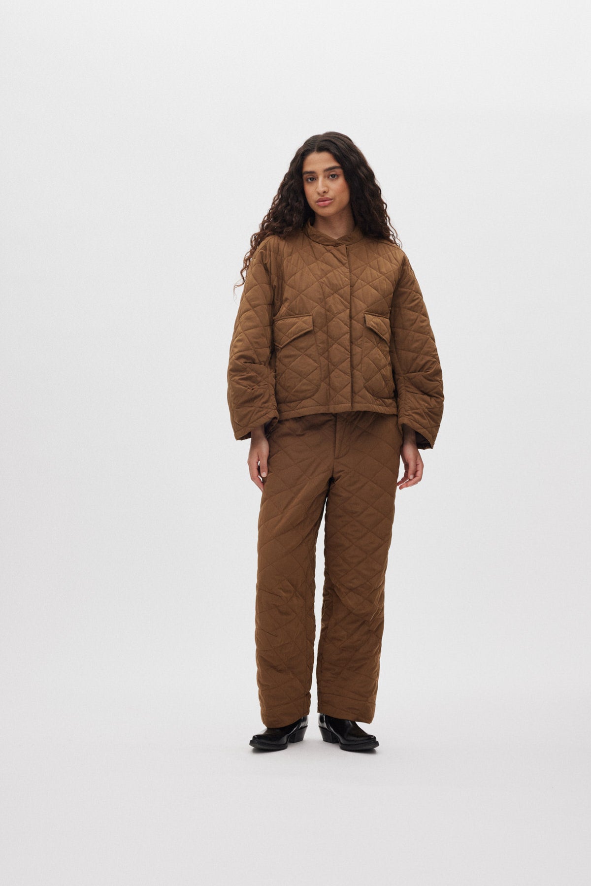 October - Tech quilt shaped pants I Chestnut