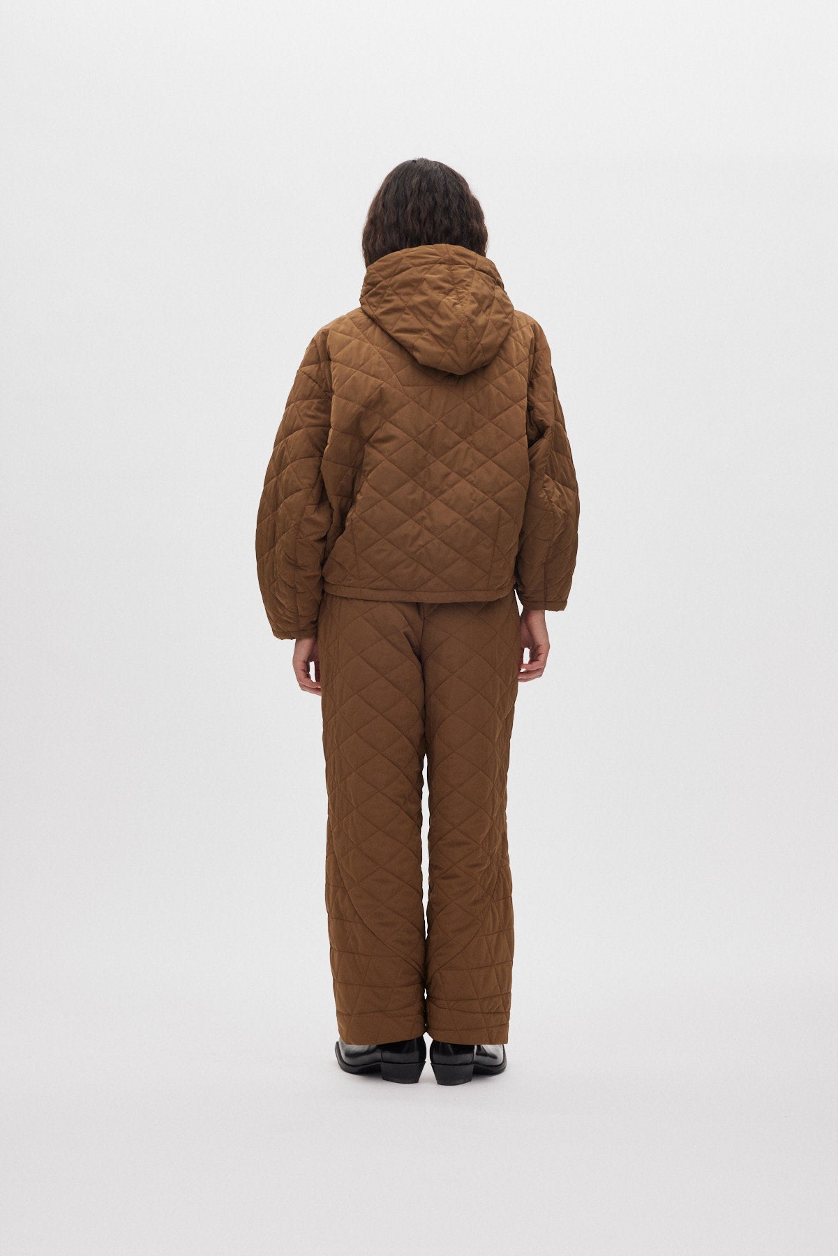 October - Tech quilt shaped pants I Chestnut