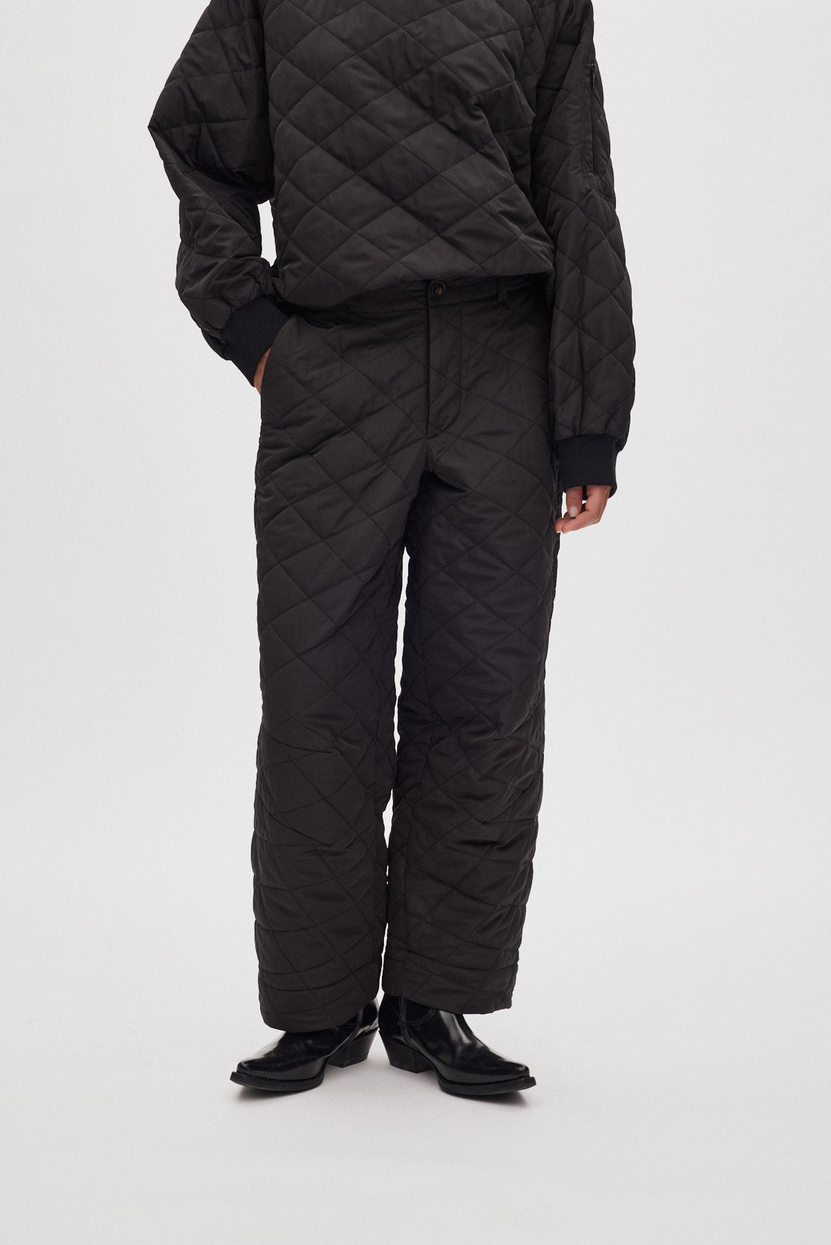 October - Tech quilt shaped pants I Black
