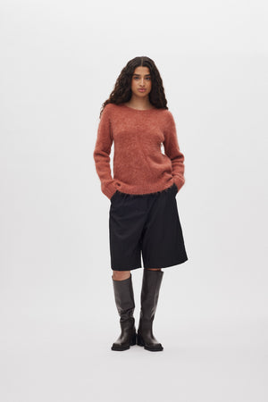 Dinea - Fluffy knit open back sweater I Redwood