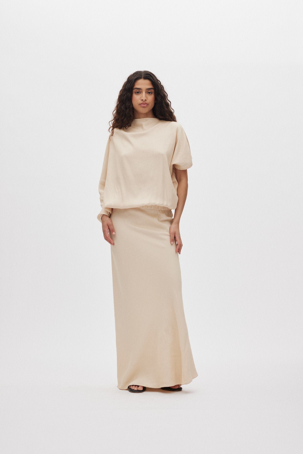 Mila - Ripple drape dress I Sand Dollar