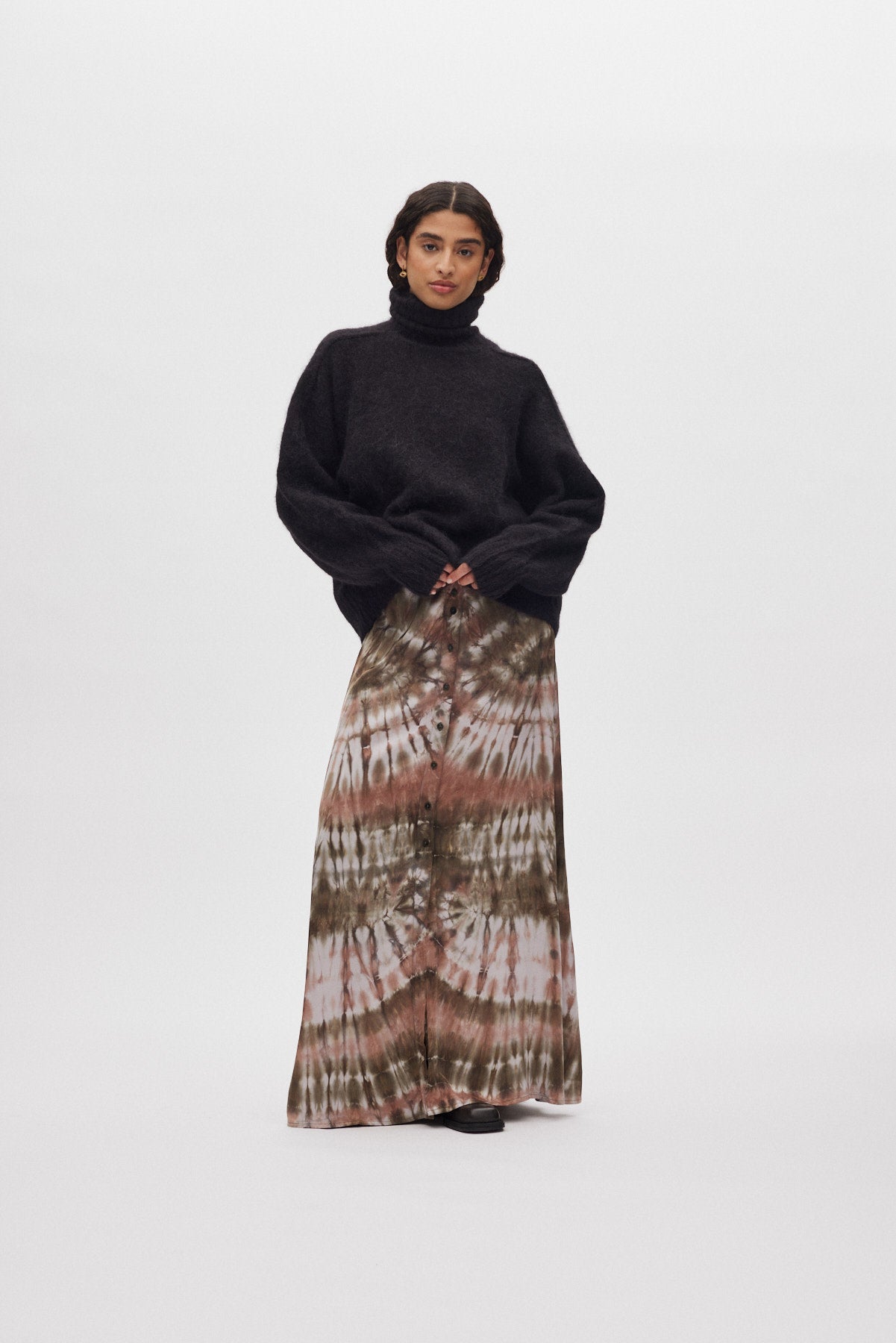 Mabeka - Fluffy knit funnel-neck sweater I Black