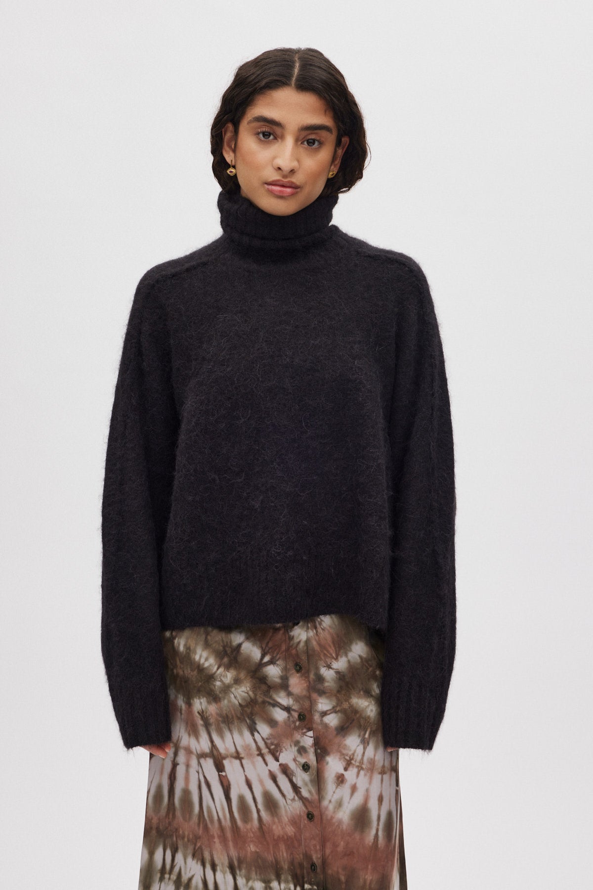 Mabeka - Fluffy knit funnel-neck sweater I Black