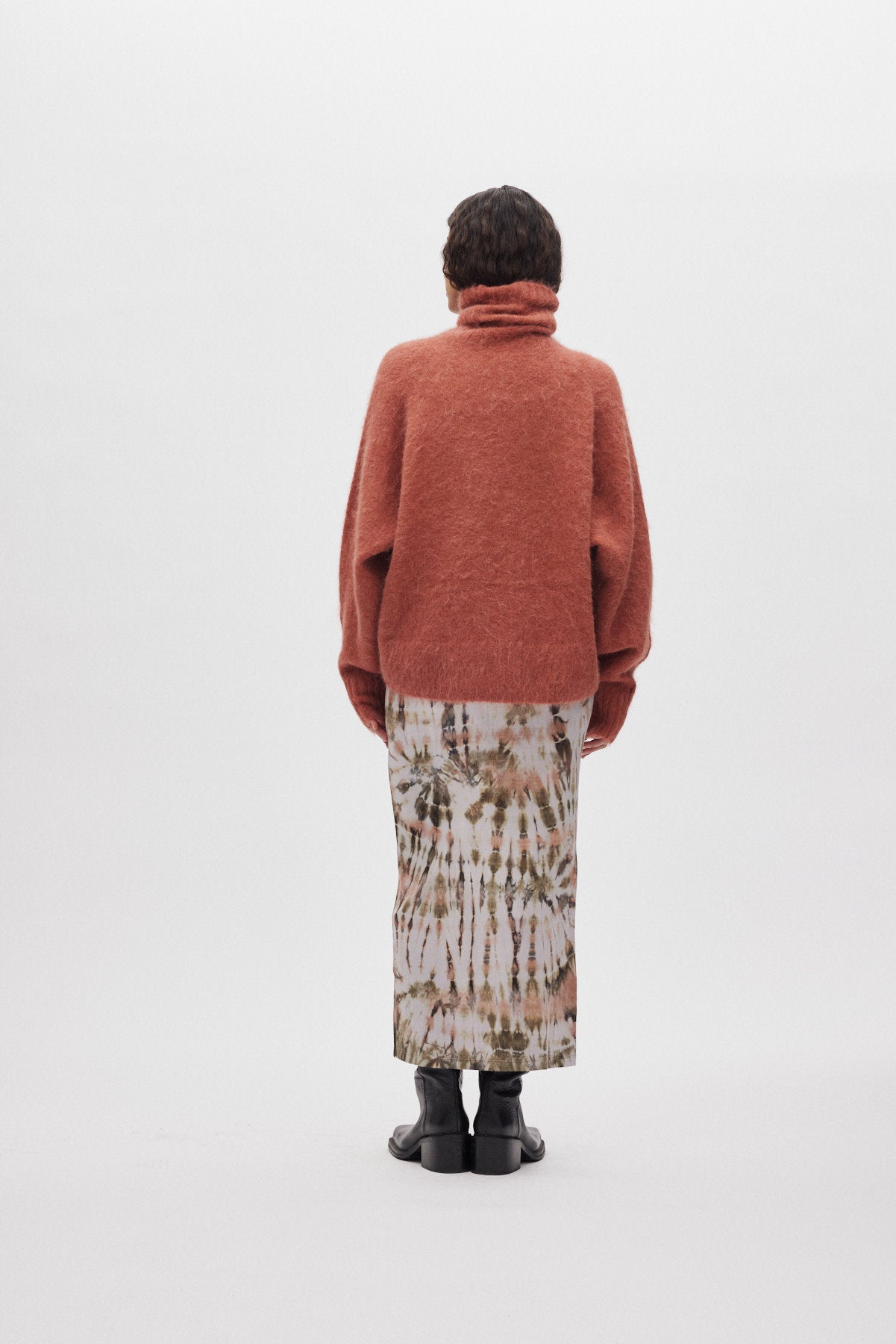 Mabeka - Fluffy knit funnel-neck sweater I Redwood