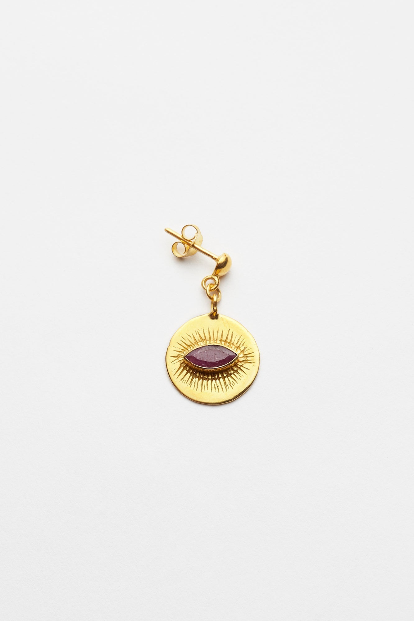 Nafsu - Earstick w/ round eye pendant I Gold plated/ Ruby