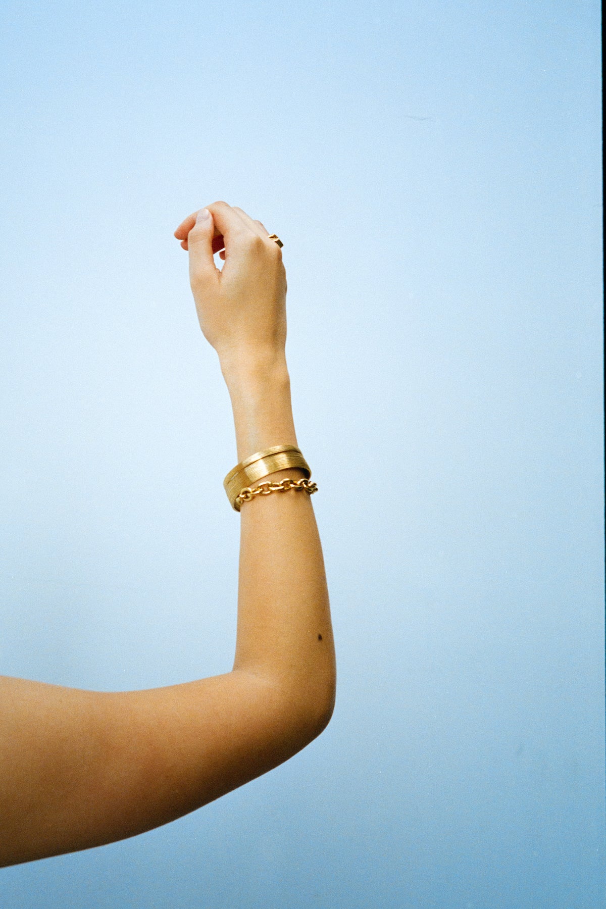 Carved slim bracelet - Rabens Momento I Gold