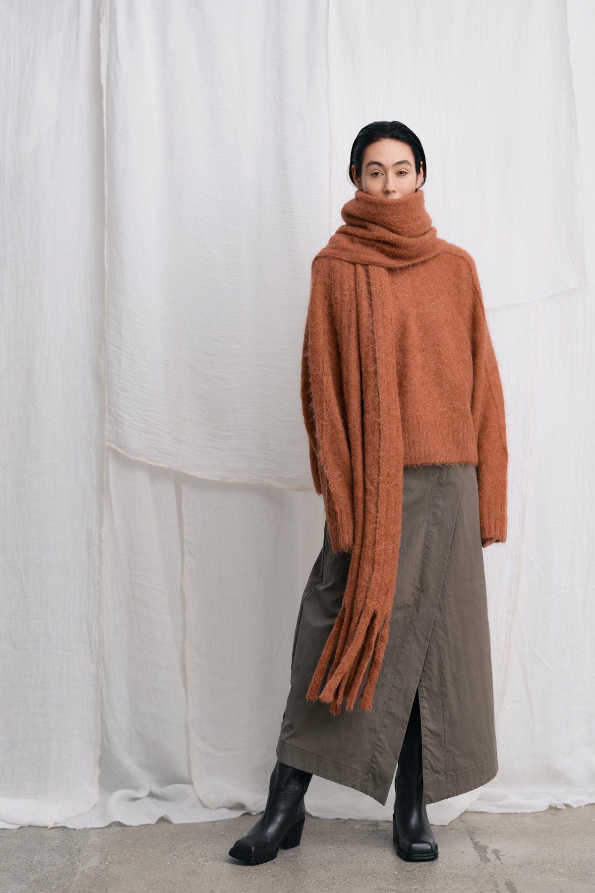 Mabeka - Fluffy knit funnel-neck sweater I Redwood