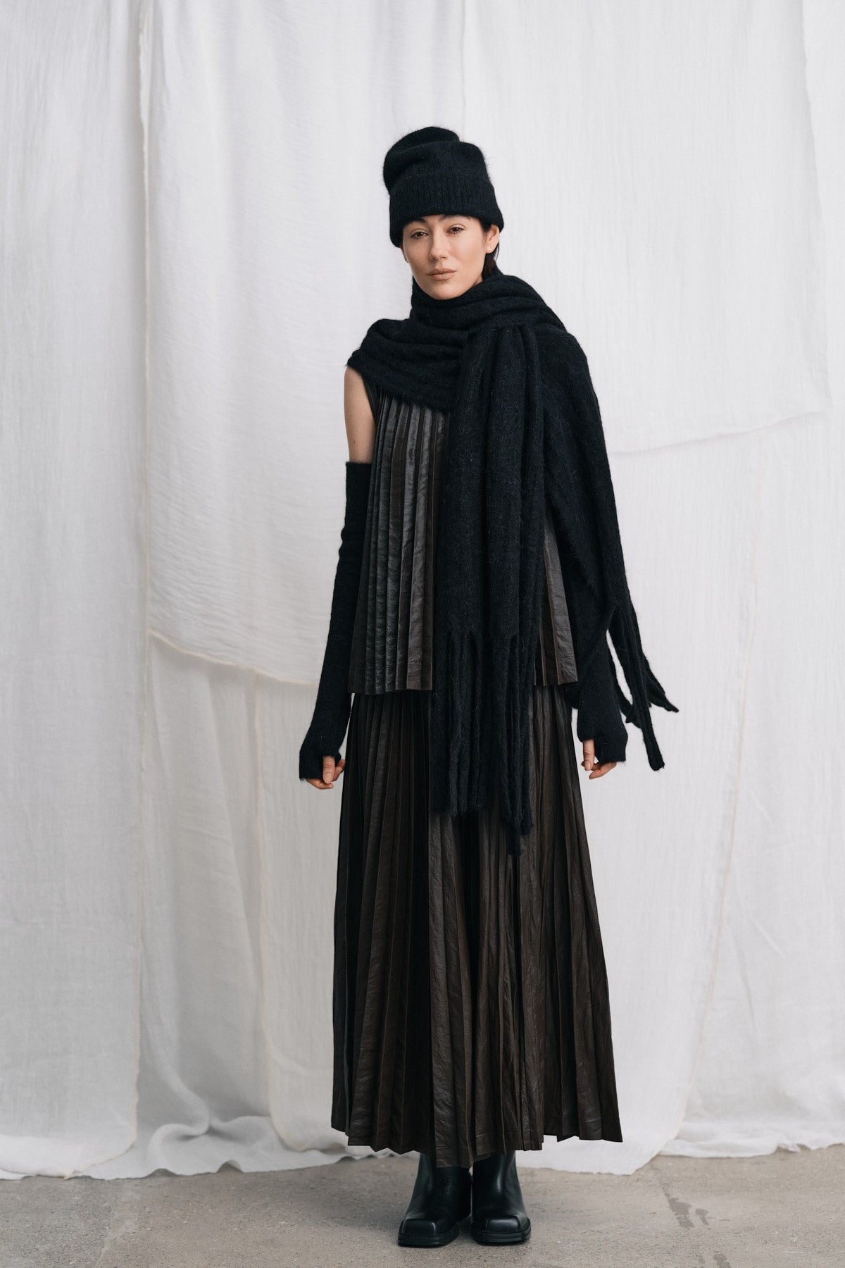Majda - Fluffy knit hat I Black