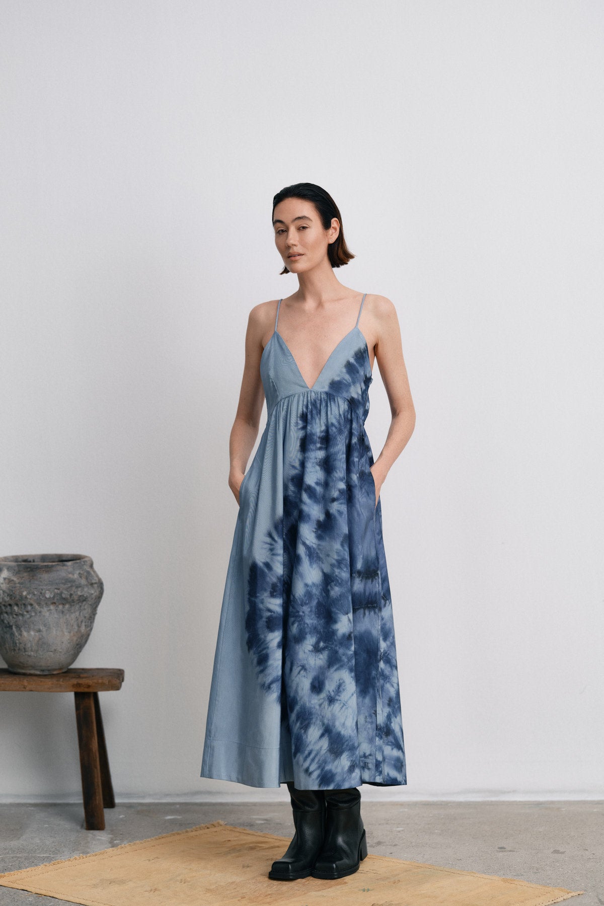 Maple - Lava v-front dress I Blue combo