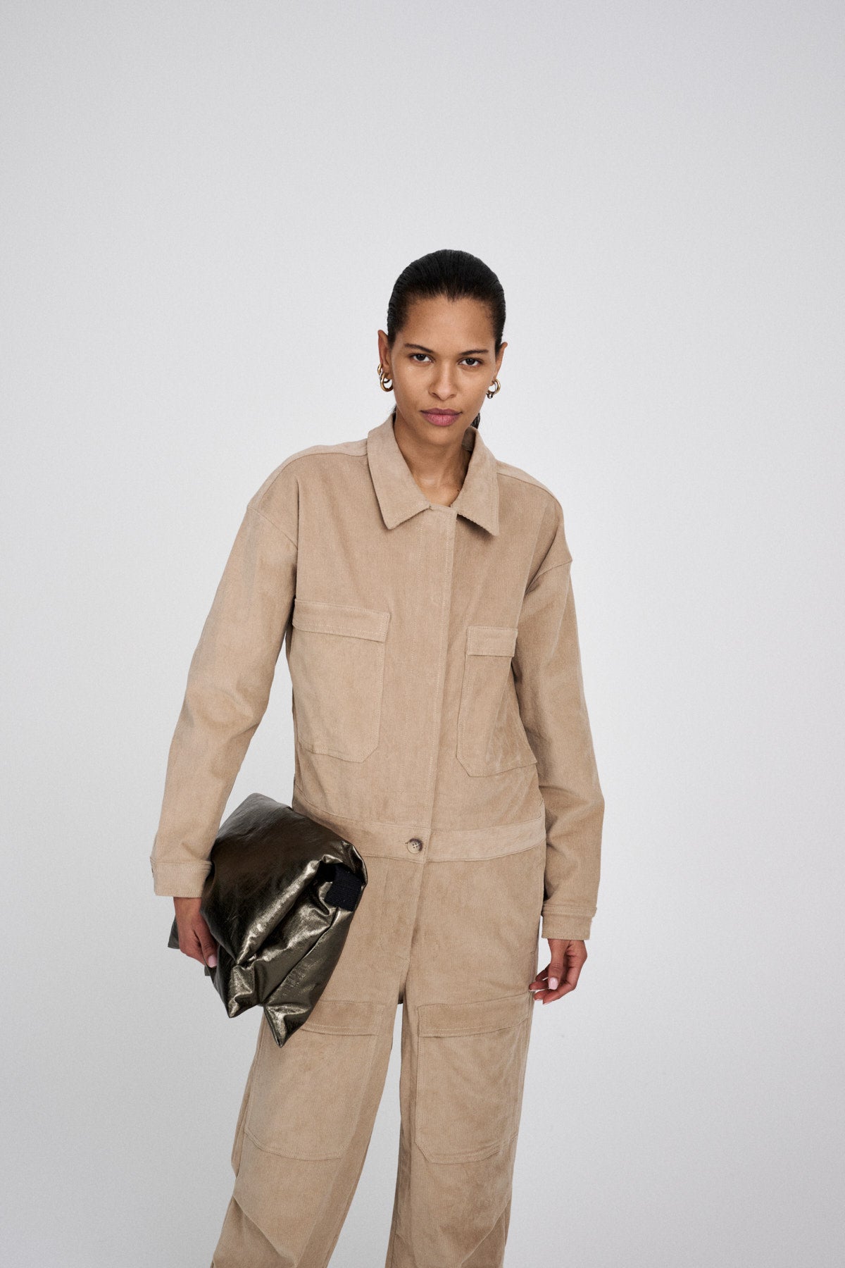 Pallavi - Foiled ripstop clutch I Metallic olive